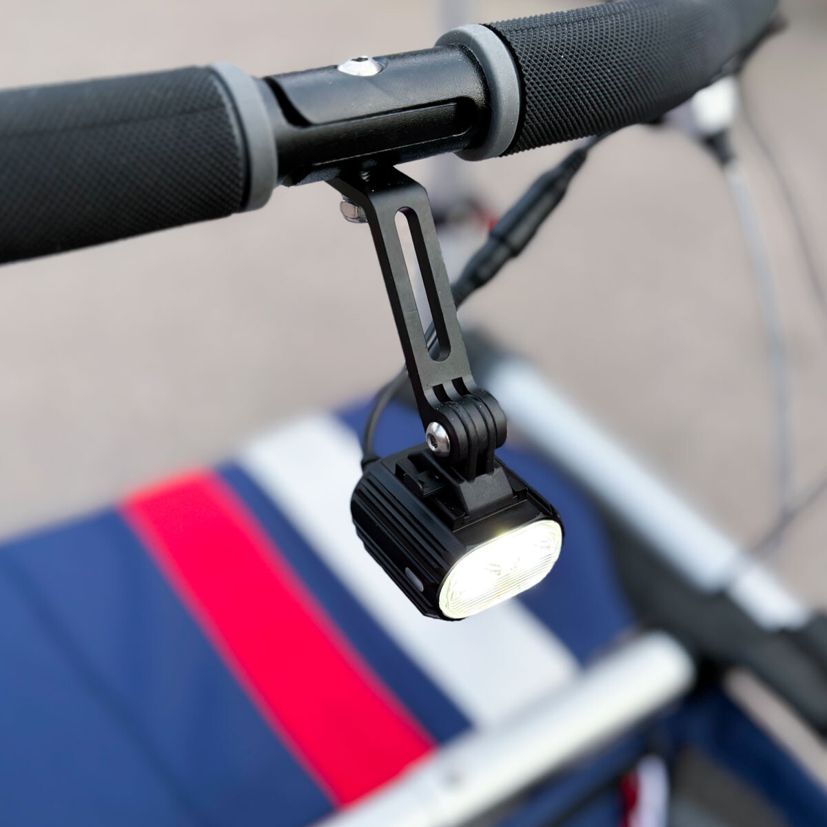 LED Framlampa 1600 Lumen med batteripack